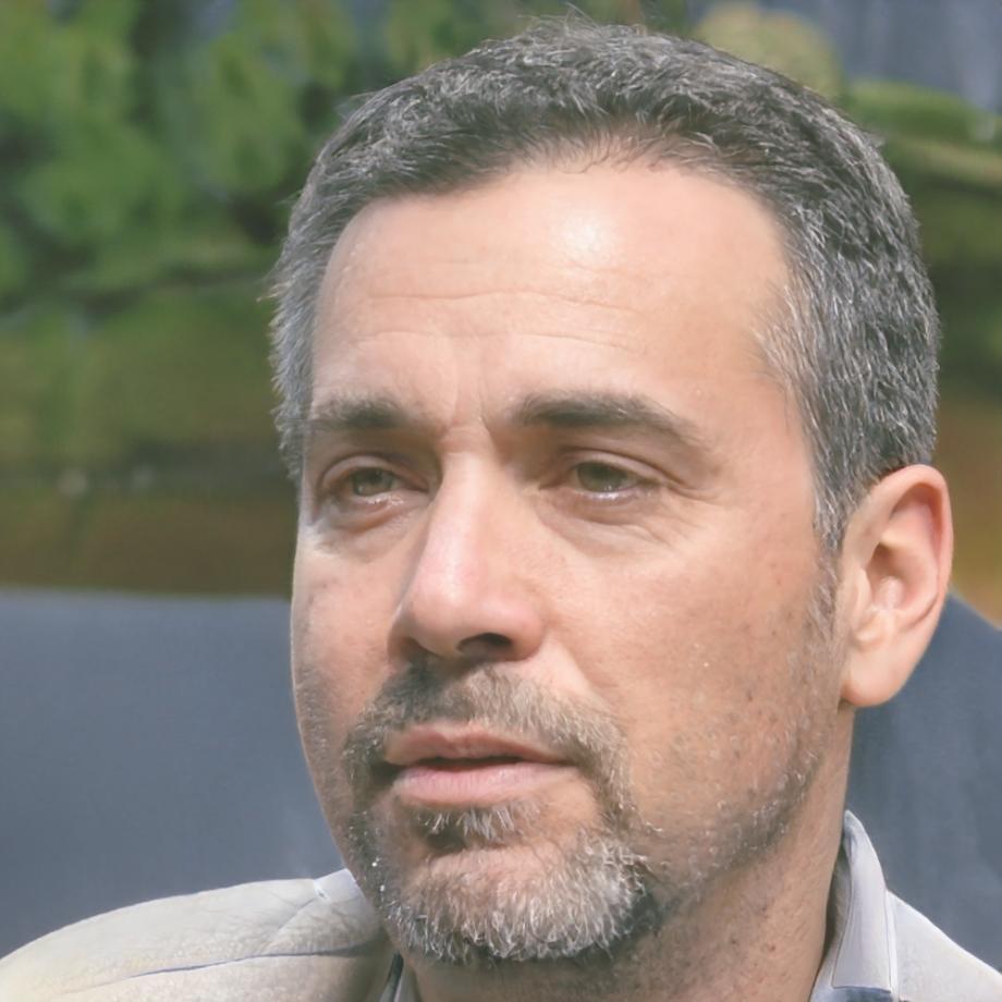 Portrait de Bastien Moreau, expert en analyse financière