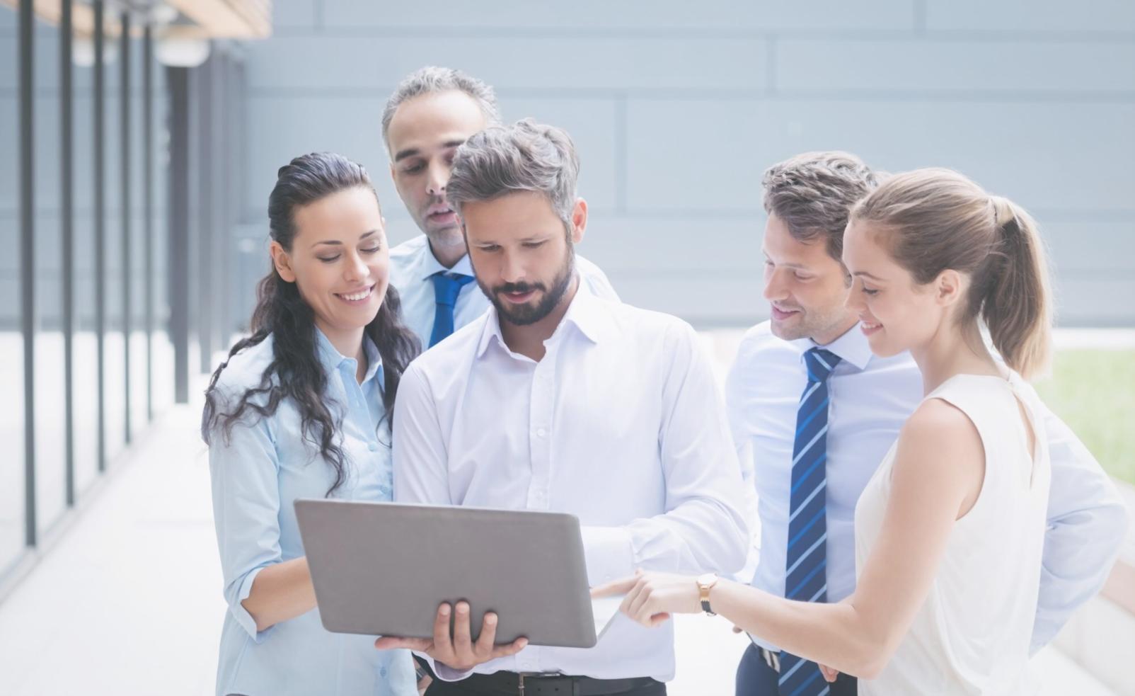 Environnement de formation avec outils d'analyse financière